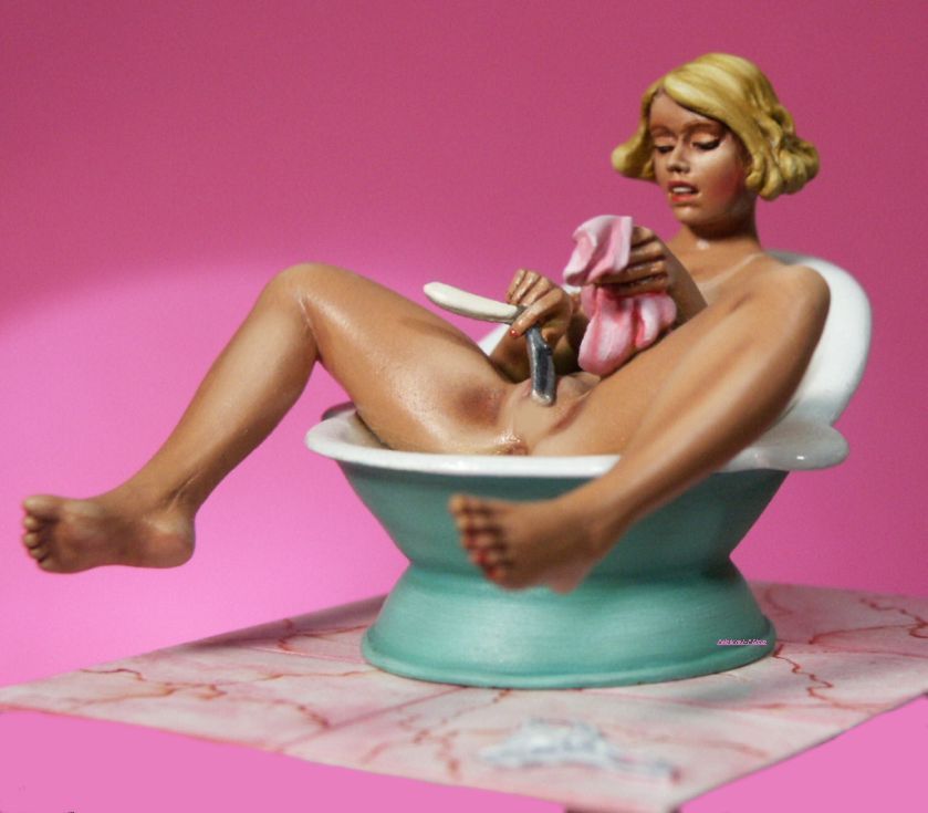 sharonshaving02flousite.jpg (55383 octets)